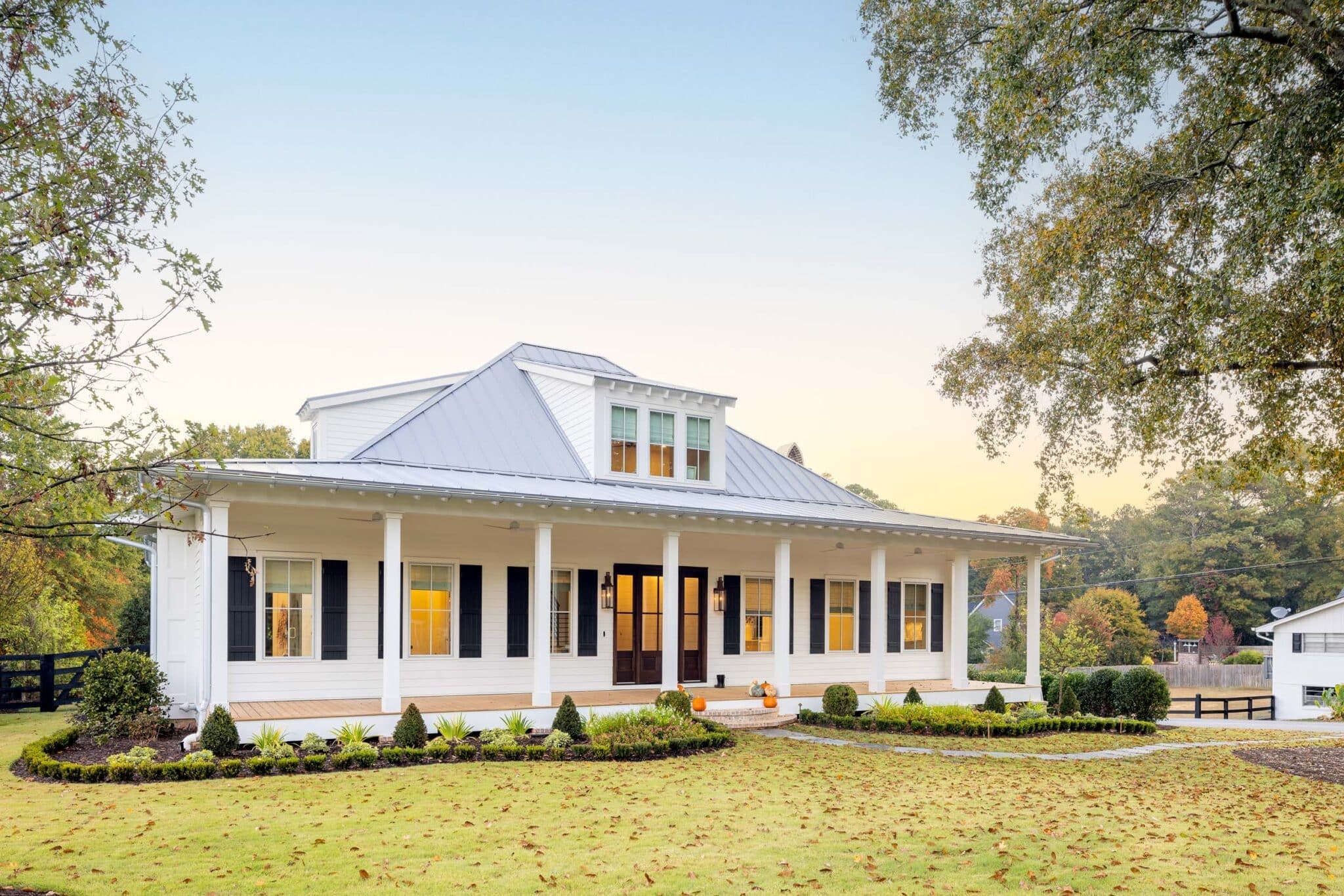 5 Fall Curb Appeal Tips Inspired by Classic Southern Homes