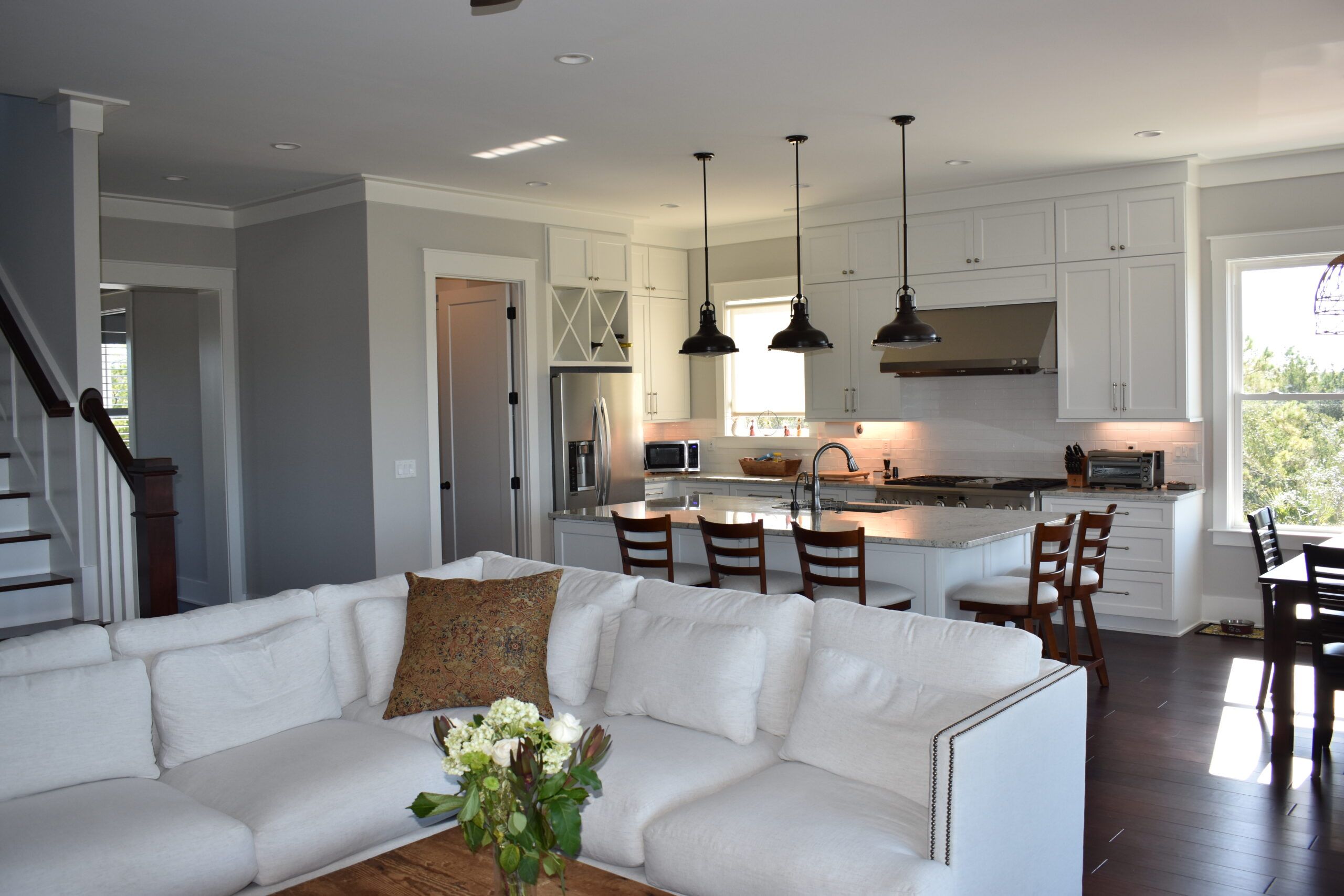 6 living room island and breakfast (3)