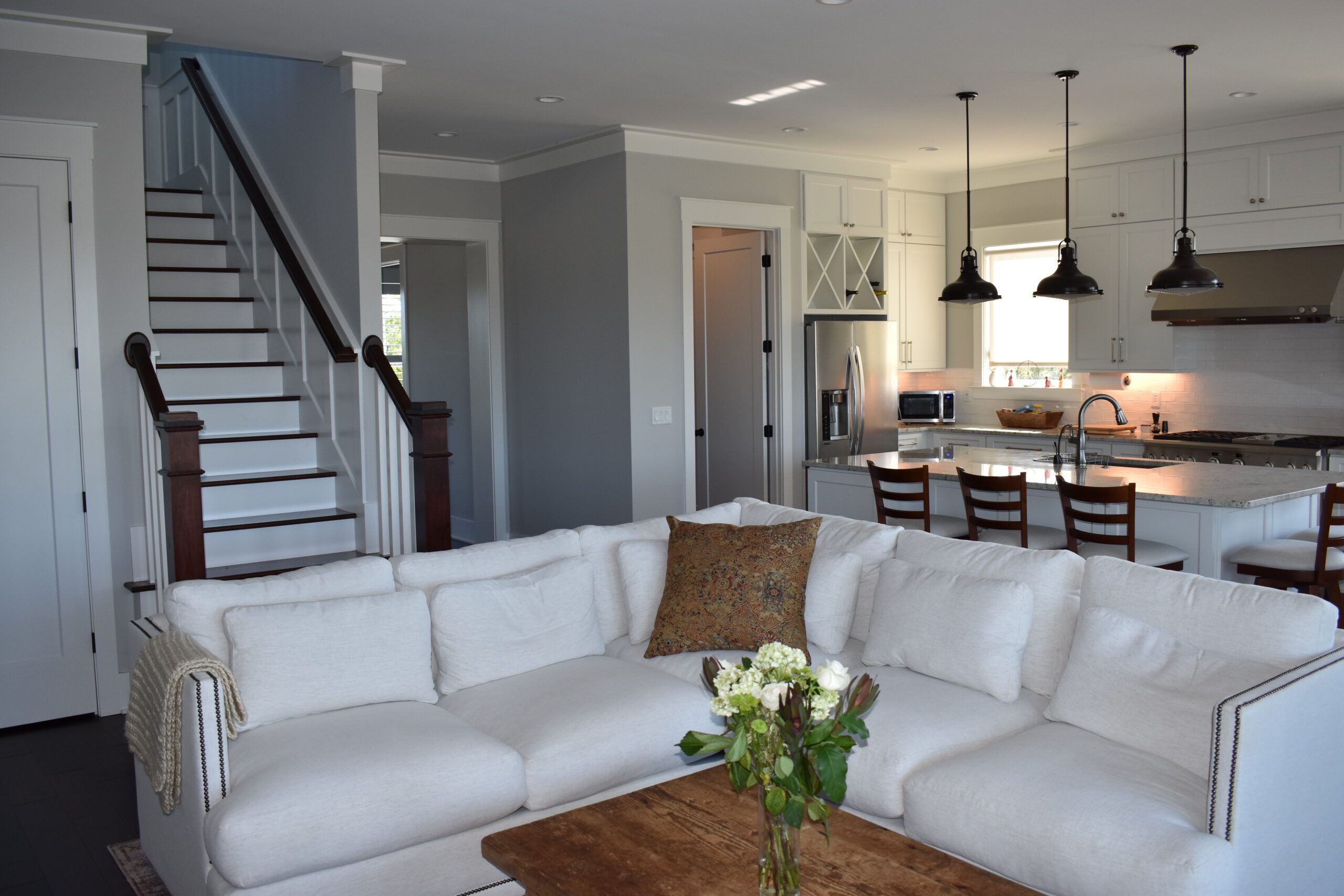 6 living room island and breakfast (5)