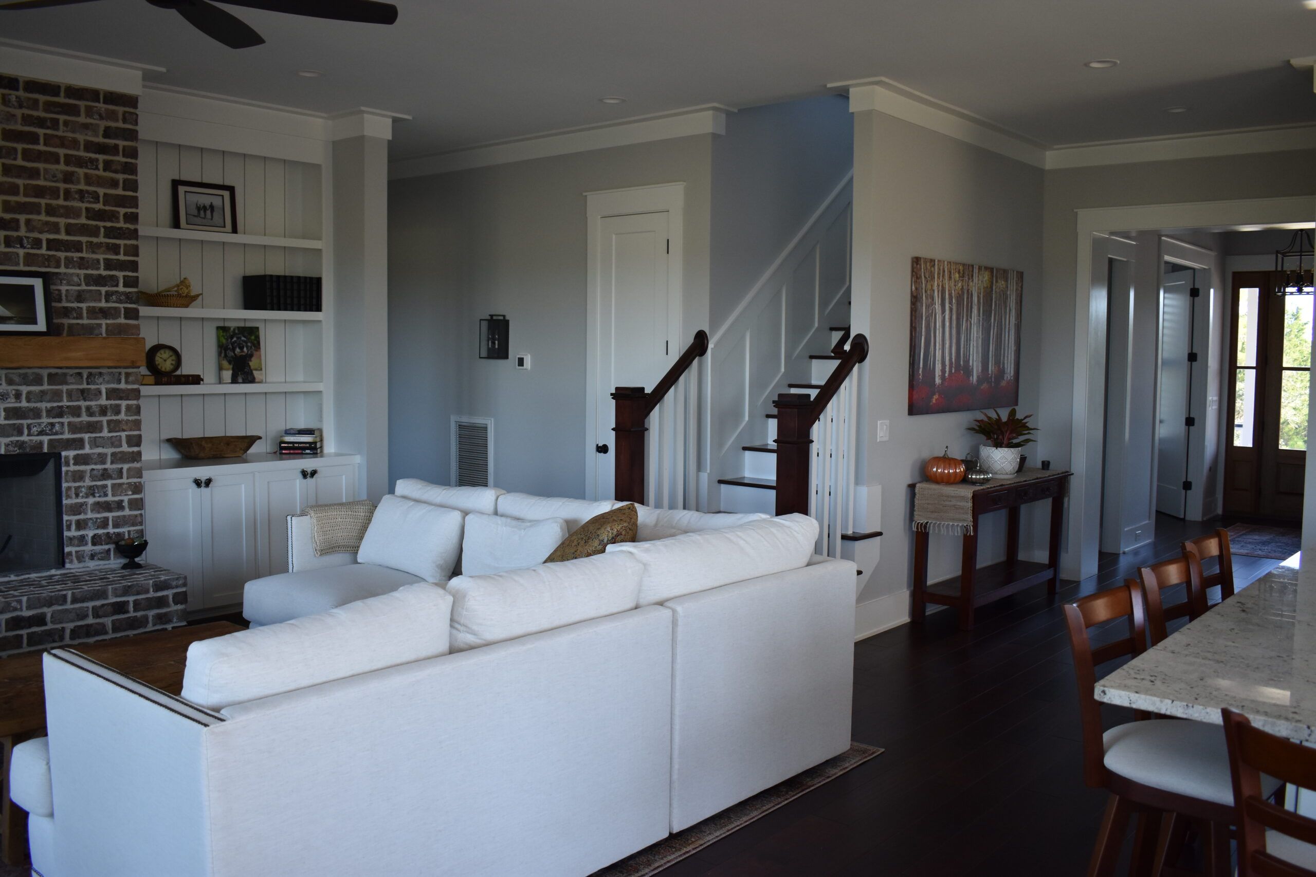 6 living room island and breakfast (16)