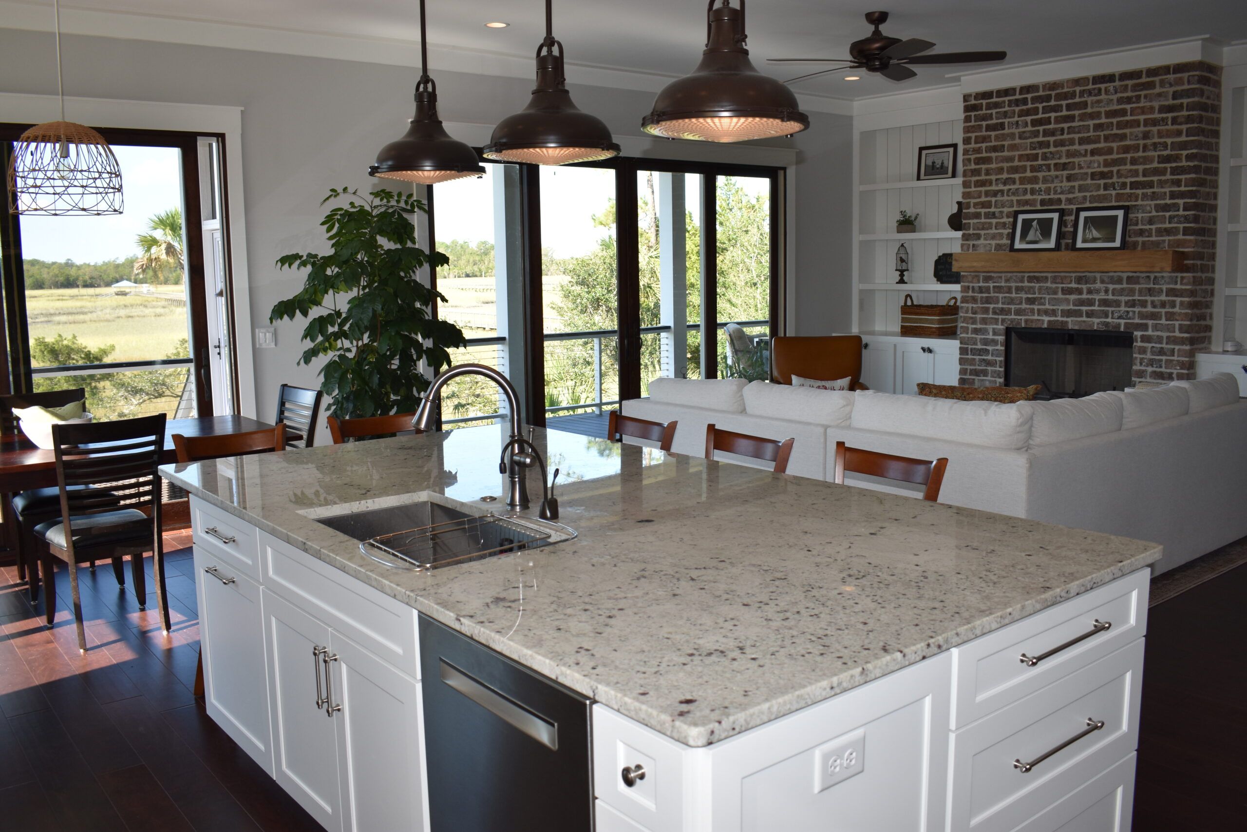6 living room island and breakfast (18)