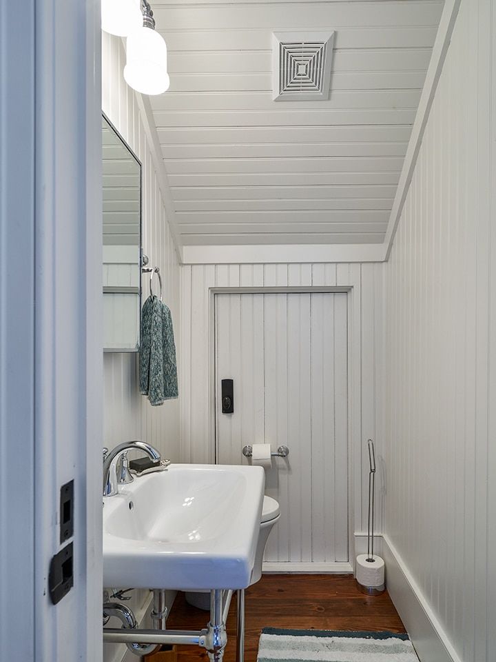 Poweder-Room-Vertical-HQ