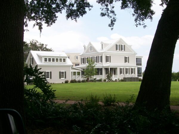 Horseshoe Manor - Image 2