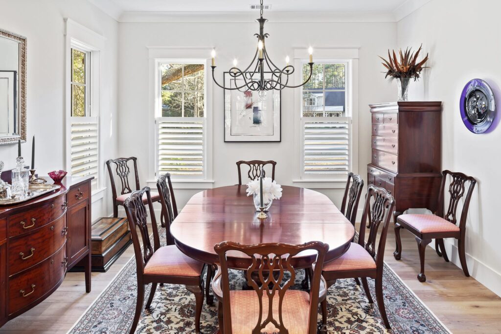 183142-dining-scaled