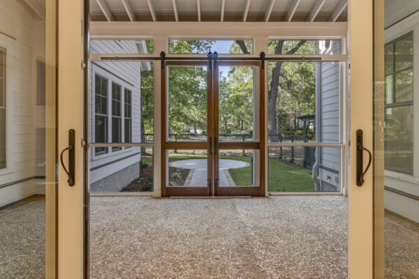 Holiday House (21310) - Image 9
