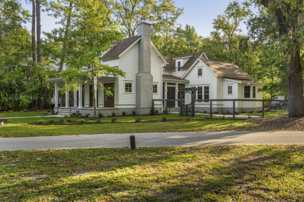 Holiday House (21310) - Image 21