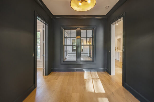 Holiday House (21310) - Image 25