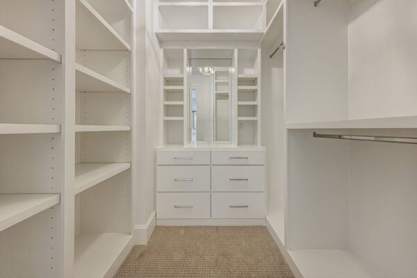 Holiday House (21310) - Image 32