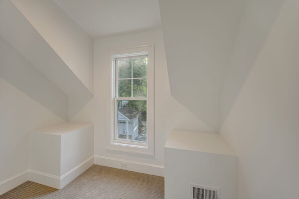 Holiday House (21310) - Image 36