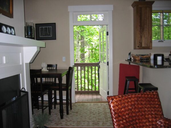 Sassafras Tree House - Image 4