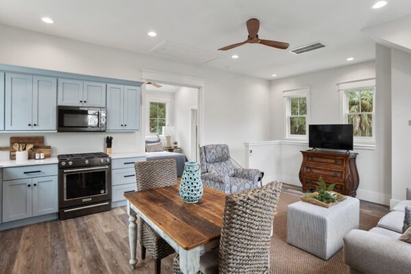 21352 Garage - Image 12