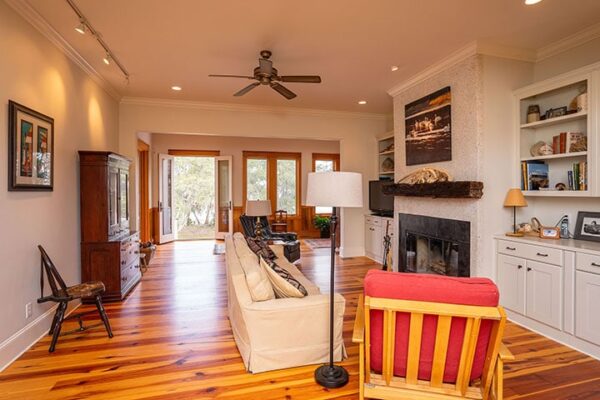Coffee Bluff (10313) - Image 13