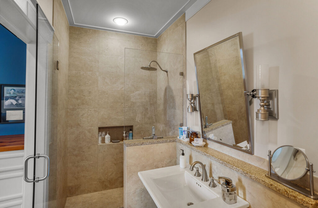 DSC04727-225-1-scaled