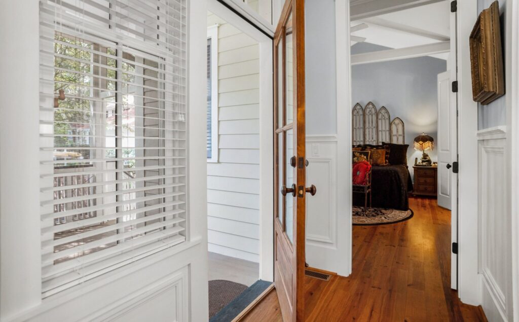 DSC04983-1-SMALL-scaled