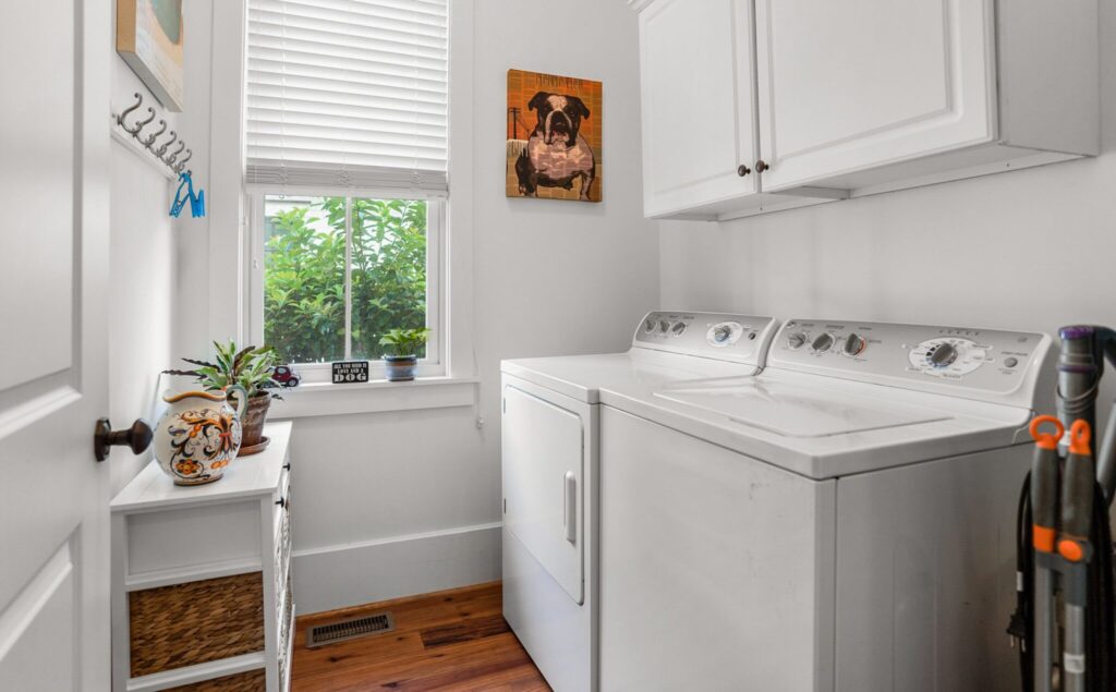 DSC04988-1-SMALL-scaled