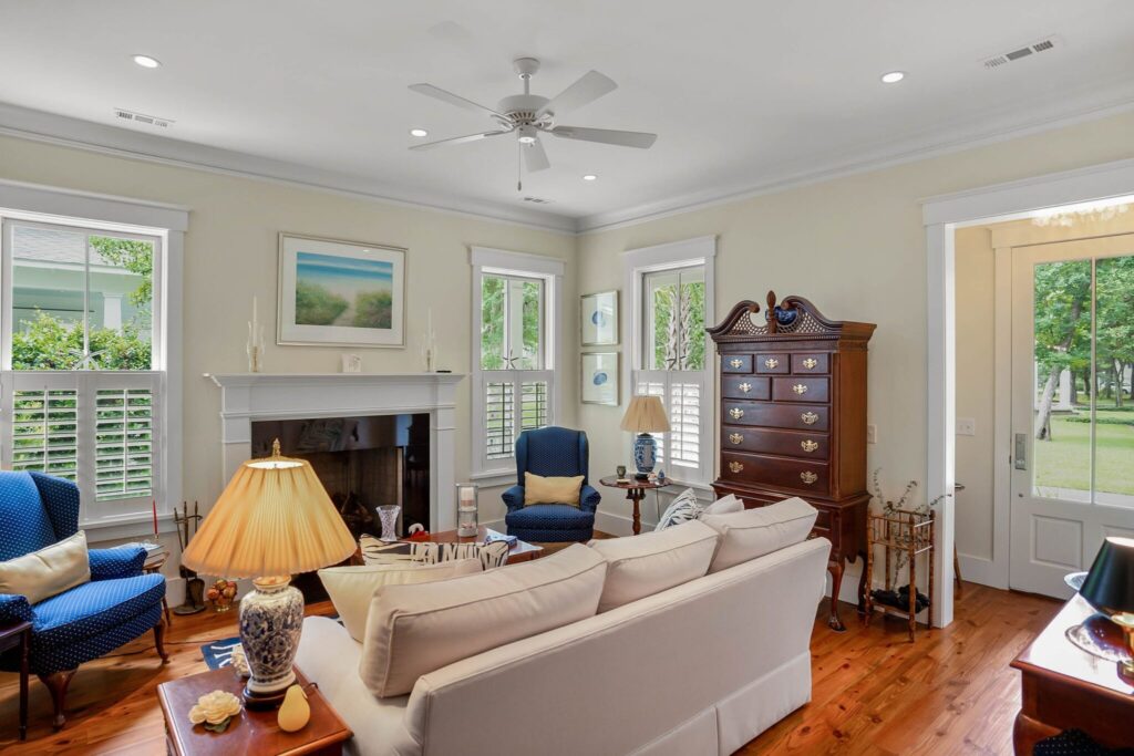 DSC06437-1-SMALL-scaled