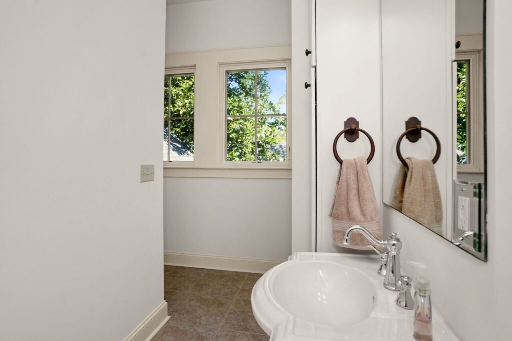 DSC07205-SMALL-scaled