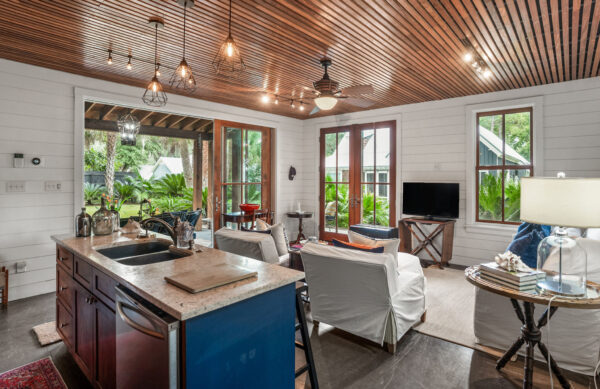 Pool Side Hideout - Image 32