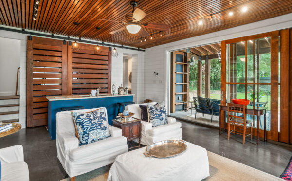 Pool Side Hideout - Image 33
