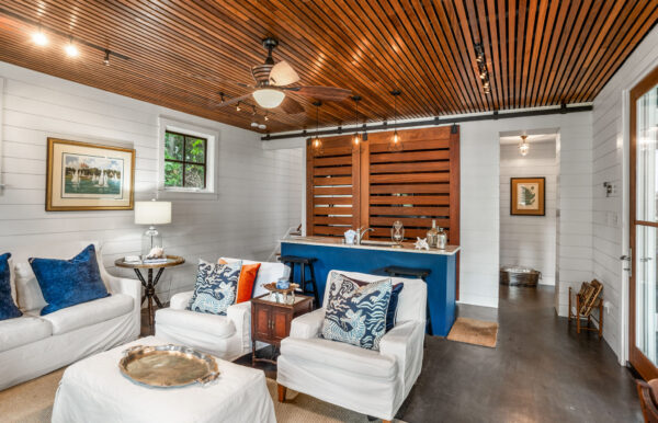 Pool Side Hideout - Image 14