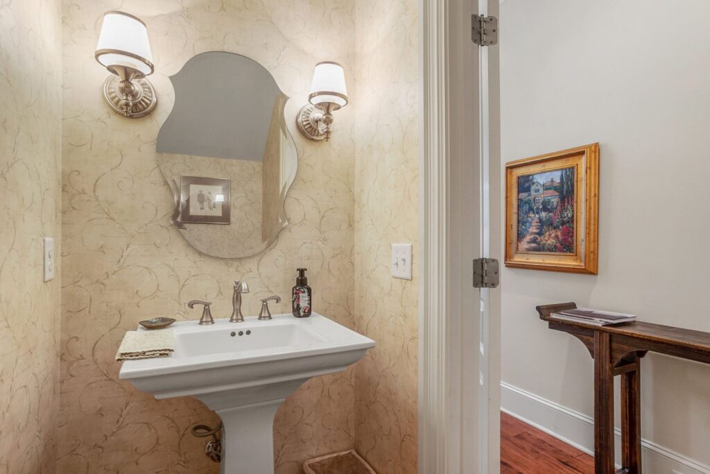 DSC09106-125-1-SMALL-scaled