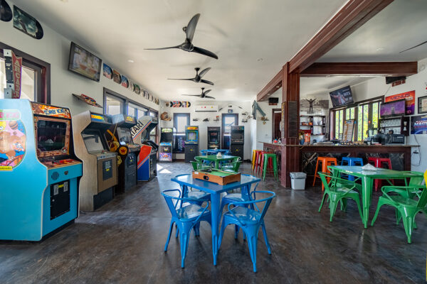 Barcade (20132) - Image 17