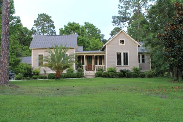 Distant Island House - Image 7