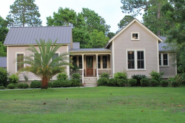 Distant Island House - Image 8