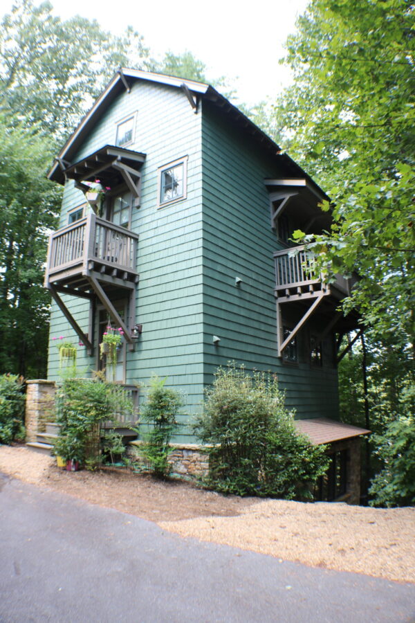 Sassafras Tree House - Image 23