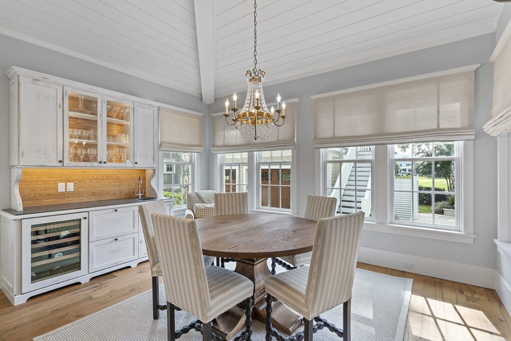 kitchen-table-and-wet-bar