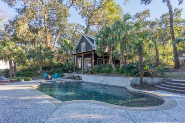 Pool Side Hideout - Image 12