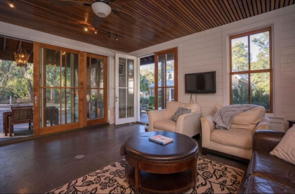 Pool Side Hideout - Image 9
