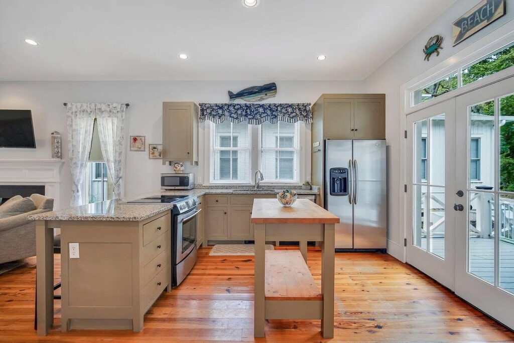 11e63518b34a0eebb90f217a76f16197-uncropped_scaled_within_1344_1008 copy