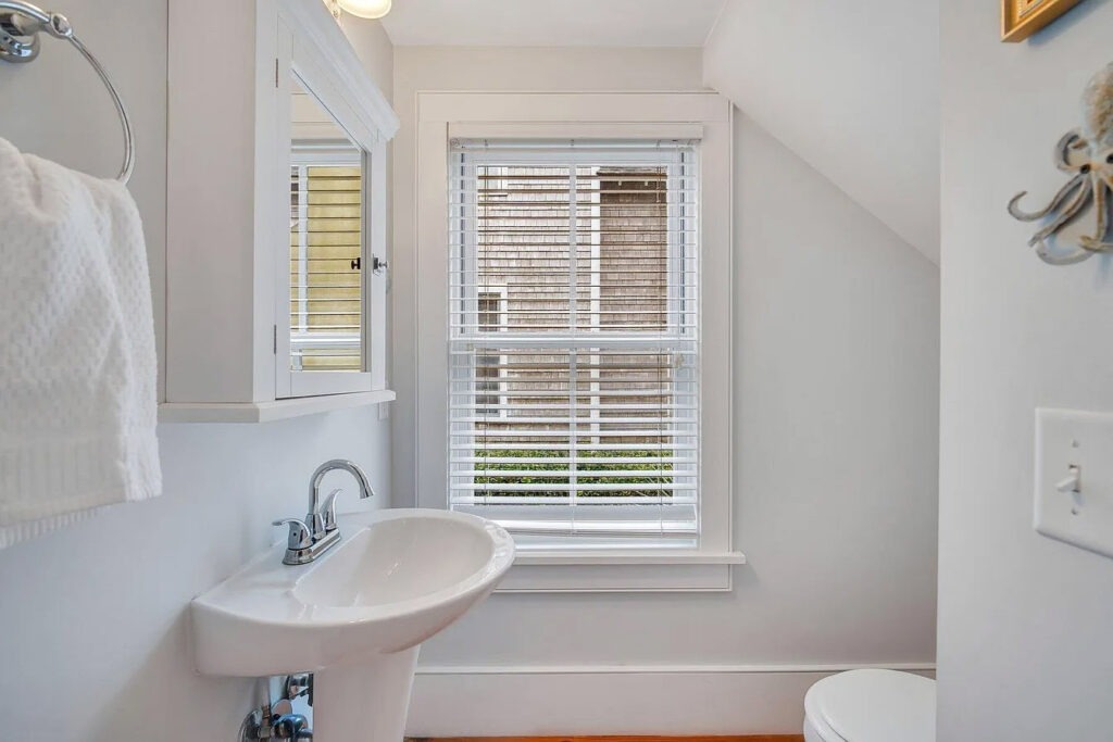 2b9c9a743ae283d95f5f9b6a365e967f-uncropped_scaled_within_1344_1008 copy